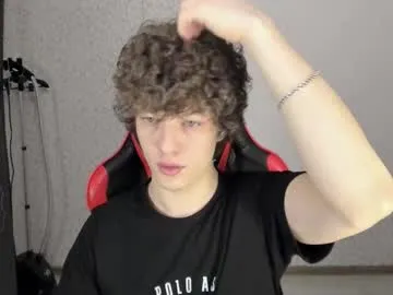 alex_mactavish — take off T-shirt [24 tokens left] #lovense #bigcock #cum #young #muscle