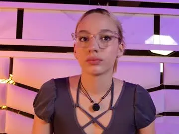 ambar_rosse25 — Fingers in the ass in 4 [584 tokens left] #latina #lovense #blonde #bigass #young