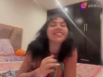 Masturbate to 21 years old annie_snow_ from Chaturbate annie_snow_ from Chaturbate
