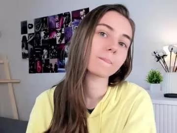 approche_toi_petite on Chaturbate 