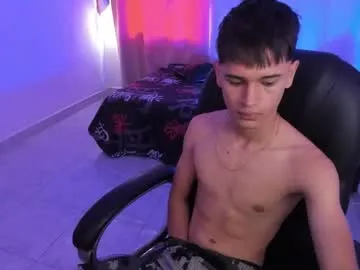 Freechat aron_boyy on Chaturbate