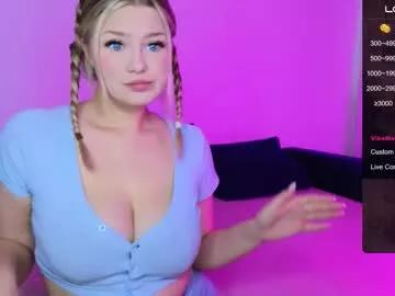 b_e_l_l_a__t_r_i_x on Chaturbate