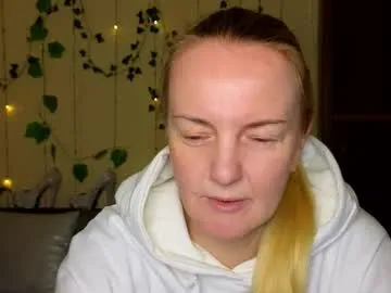 bella_hadatt — GOAL: put on heels [129 tokens left] #new #nonude #cute #natural #milf