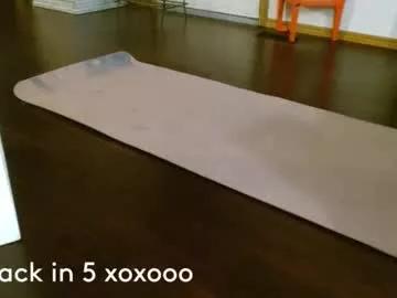 Freechat bombshellbaeby on Chaturbate