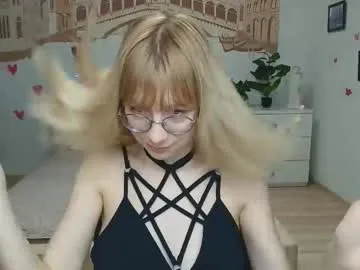 Chaturbate candicahoney is Freechat candicahoney — Hello) is my first day! #new #skinny #shy #18 #glasses