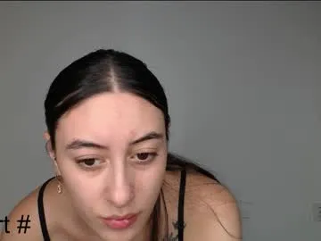 chloe_vahos — room subject changed to 