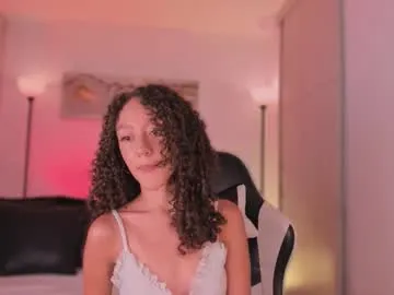 chloemoreti on Chaturbate