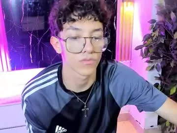 christopher_hunter — GOAL: Get Naked [300 tokens remaining] Welcome to my room! #teen #bigcock #cum #couple #young