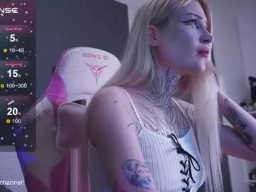 Join 19 years old fraulein_mooon from Chaturbate fraulein_mooon from Chaturbate