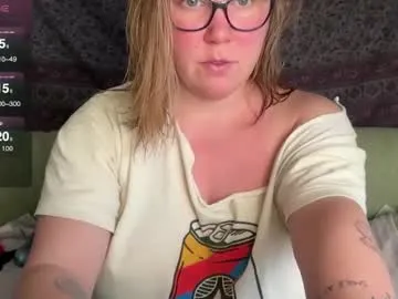 glitterkitty_108 on Chaturbate