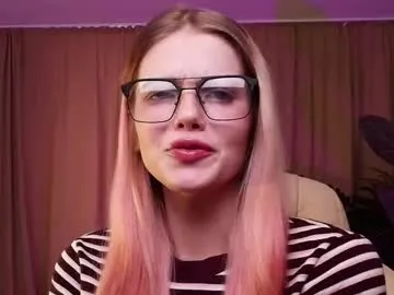 gretchen_mol — GOAL: slow hands on body   [44 tokens remaining] tease my body :) #feet #nonude #smalltits #mistress #bdsm