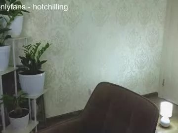 Freechat hot_chill__ on Chaturbate