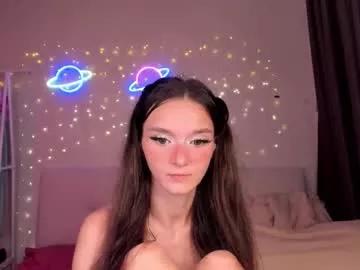 Freechat hottiesteverly on Chaturbate