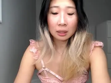 Freechat jiwooe on Chaturbate
