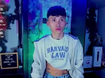 Freechat juniior0_0 on Chaturbate