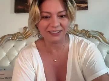 Amazing Kiradivine wants you to fuck her body now kiradivine from Chaturbate