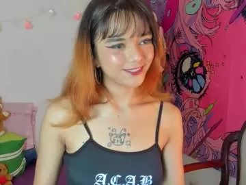 Freechat kittyzenn on Chaturbate