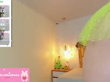 larsonmia on Chaturbate