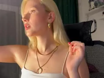 lora_hellyeah on Chaturbate