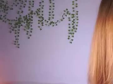 Join Lumapop, she wants to masturbate for you lumapop from Chaturbate