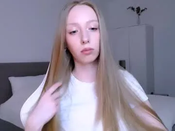 luna_insanity — hand bra #shy #blonde #natural #skinny [127 tokens remaining]
