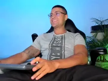 Freechat maxi_mux1 on Chaturbate