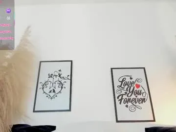 Freechat mia_lourence on Chaturbate