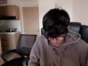 Freechat mikeyvioleta on Chaturbate