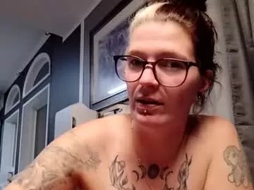Freechat oddywithabody on Chaturbate