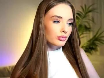 petitegonwiild on Chaturbate