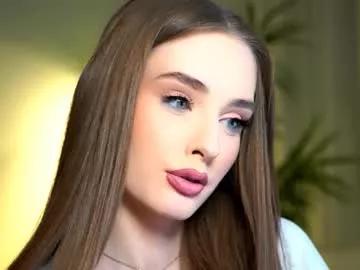 petitegonwiild on Chaturbate