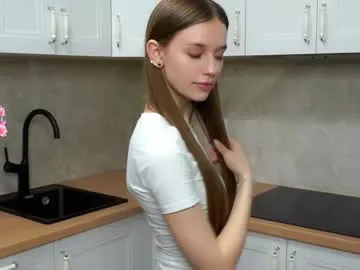 raquelwardman — Welcome in my room !my GOAL: Make my top shorter ....AWWWW ;) ^^ #new #shy #18 #young #skinny [49 tokens remaining]