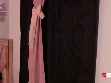 Freechat rosannaking on Chaturbate