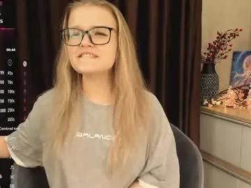 Freechat shellyboom on Chaturbate