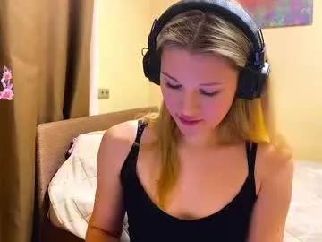 skyedavis — GOAL: show my boobs<3 [188 tokens remaining] Welcome to my room! #pussy #doggy #blond #lovense #tits