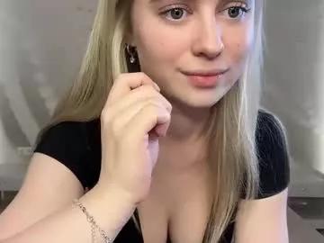 Freechat skyeveil on Chaturbate