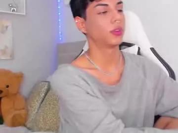 Explore 19 years old thomas_wild from Chaturbate thomas_wild from Chaturbate