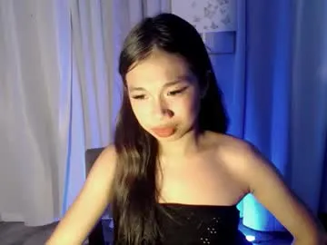 urseductive_llanaxx on Chaturbate