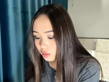 Freechat winterluchini on Chaturbate