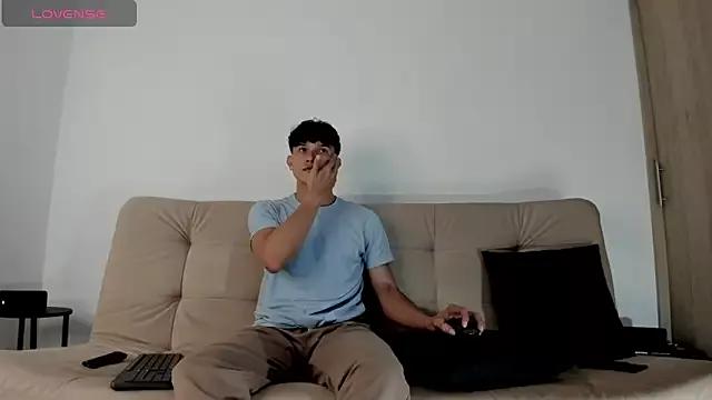 2Amateur_Guys on StripChat