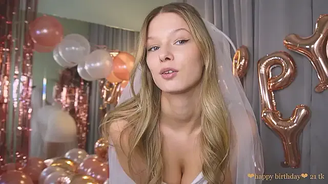 _Katie_Dierse — show boobs in window