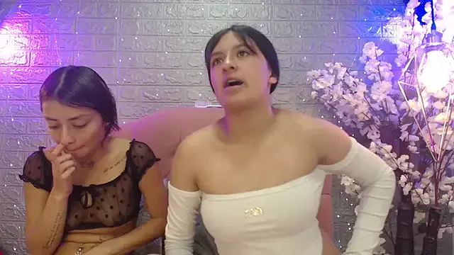 _lesbi_hard_69 on StripChat