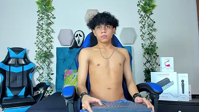 Masturbate to 23 years old _taylor_black from StripChat _taylor_black from StripChat