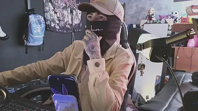 StripChat AcidMilo is Freechat AcidMilo — Worship my feet