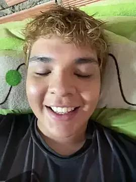 adam_angelssss on StripChat