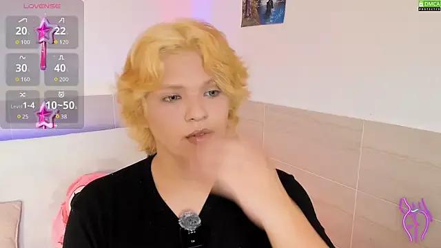 adam_angelssss on StripChat