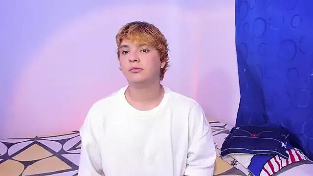 adam_angelssss on StripChat