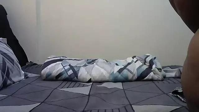 AddictiveAssCurves on StripChat 