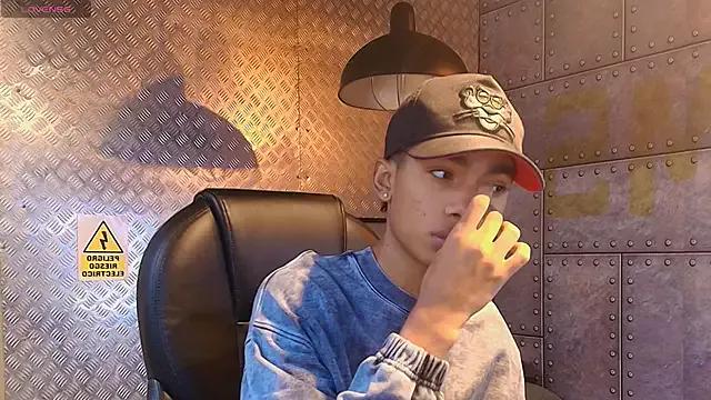 AlanCutee on StripChat