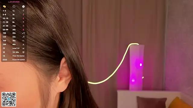 AlberthaEscue from StripChat